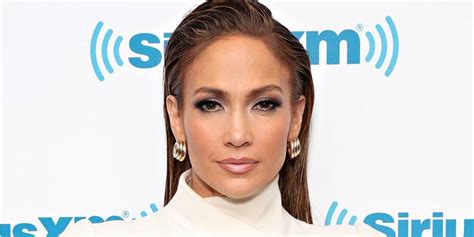 Jennifer Lopez Poses Nude for JLo Body Line, Launched on 53rd。